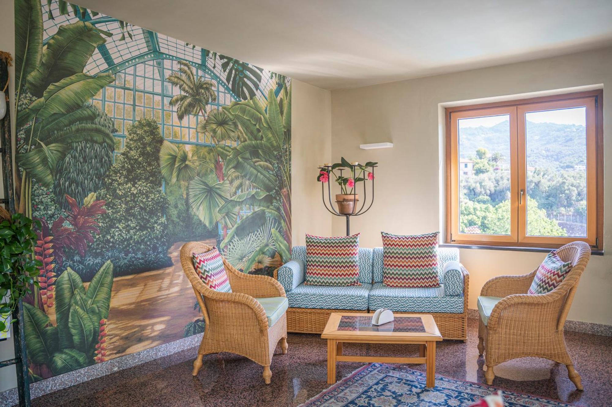 Hotel Villa Edera & La Torretta โมเนเลีย ภายนอก รูปภาพ